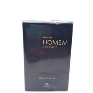 Caja azul oscuro sellada de perfume Natura Homem Essence 100ml sobre fondo blanco